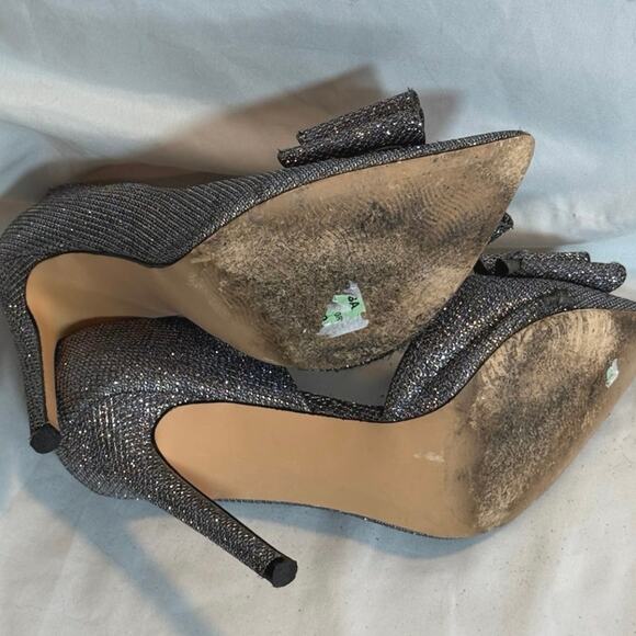 Betsey Johnson Prince D’Orsay Pump Stiletto Heel Metallic Silver Pewter Sz 6 - Picture 6 of 7